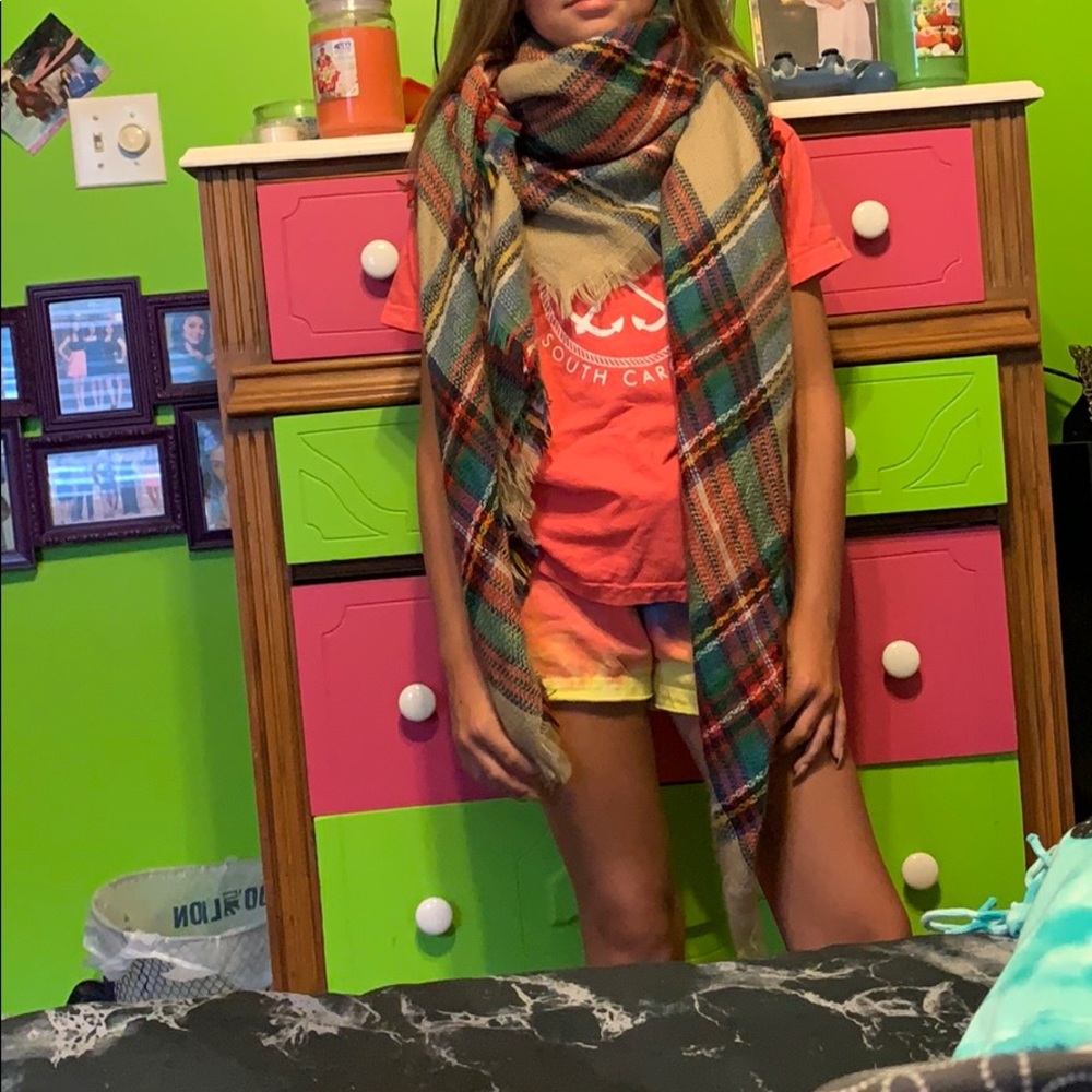 A large scarf